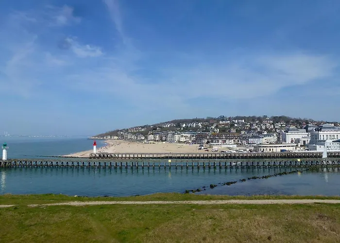 Les Marinas-6 By Interhome