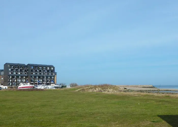 Les Marinas-6 By Interhome